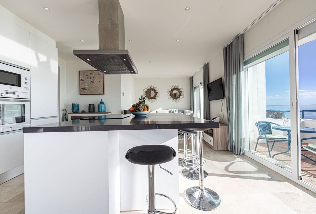 3 bedroom Penthouse for sale in Bahia de Casares with pool garage - € 795,000 (Ref: 8527391)