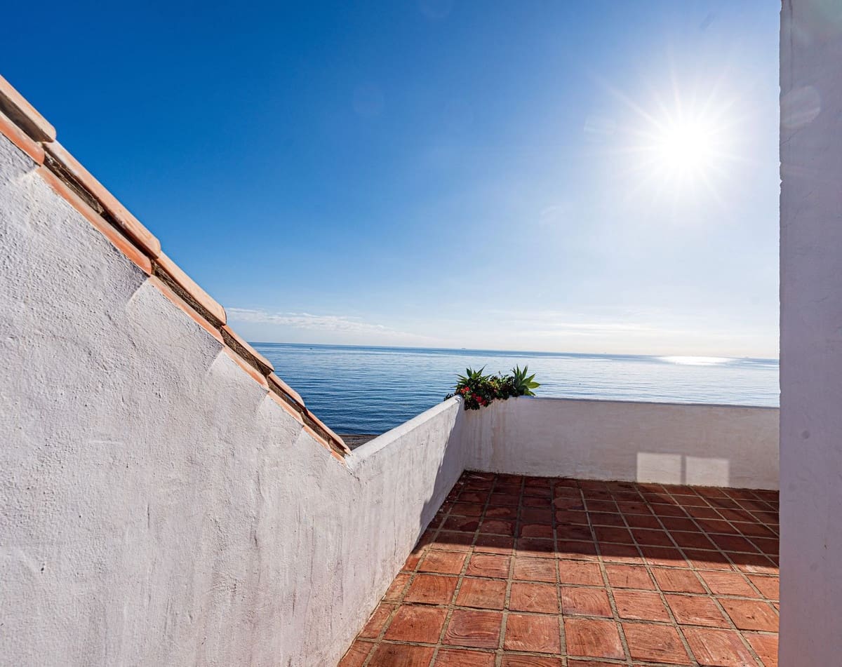 3 bedroom Penthouse for sale in Bahia de Casares with pool garage - € 795,000 (Ref: 8527391)