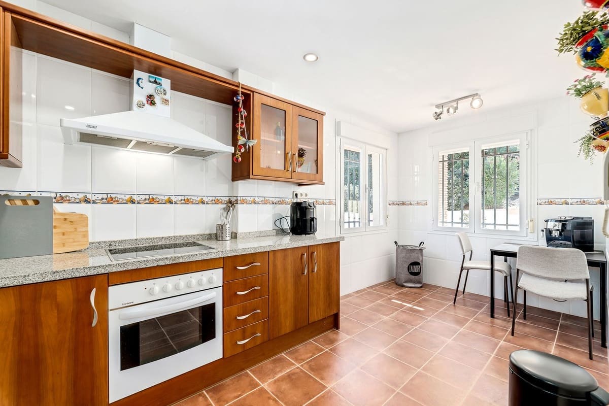 4 soverom Villa til salgs i Riviera del Sol med svømmebasseng garasje - € 699 000 (Ref: 8583575)