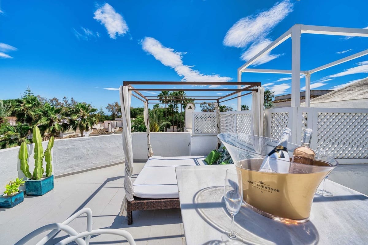 4 soveværelse Penthouse til salg i Elviria med swimmingpool garage - € 1.150.000 (Ref: 8589908)