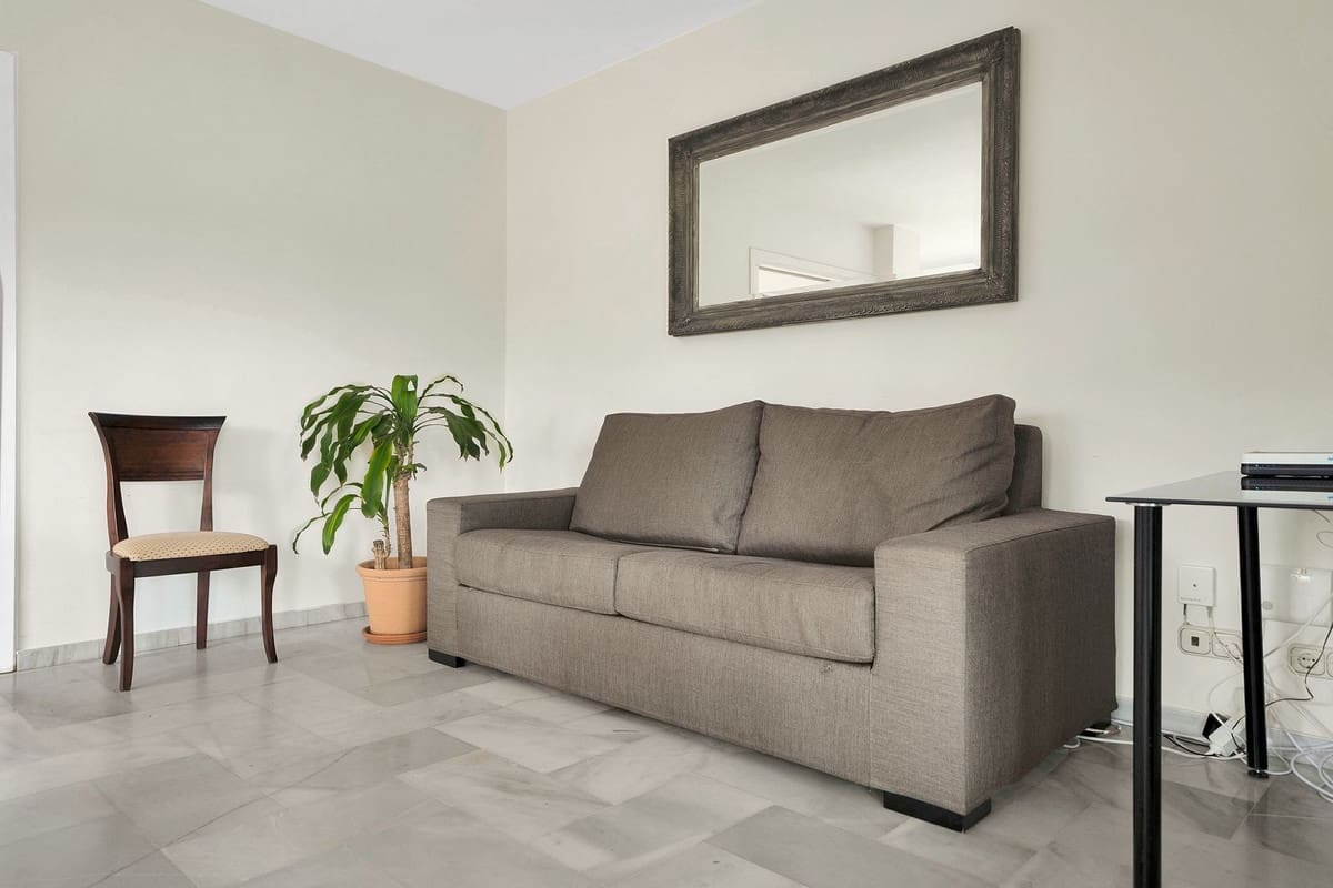 6 bedroom Villa for sale in Elviria with pool garage - € 1,200,000 (Ref: 8596532)