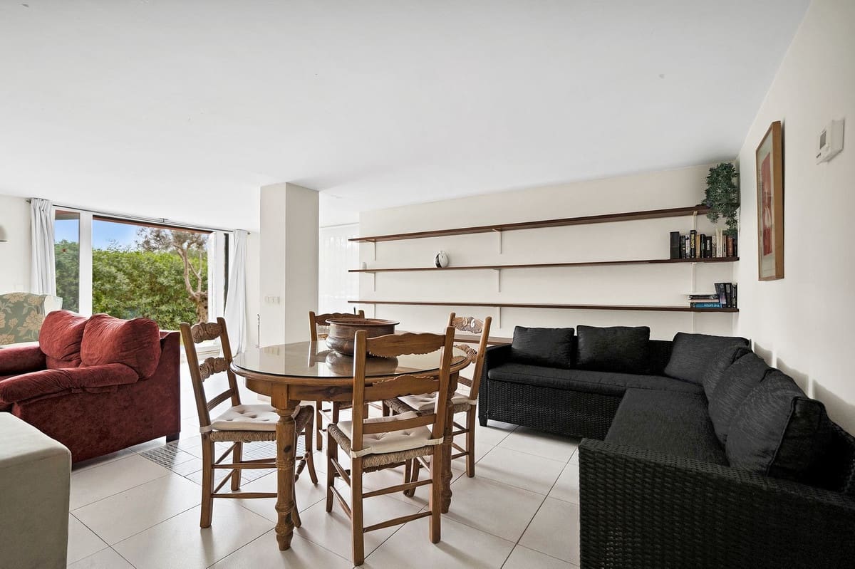 6 bedroom Villa for sale in Elviria with pool garage - € 1,200,000 (Ref: 8596532)