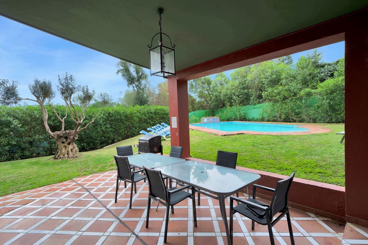 6 bedroom Villa for sale in Elviria with pool garage - € 1,200,000 (Ref: 8596532)