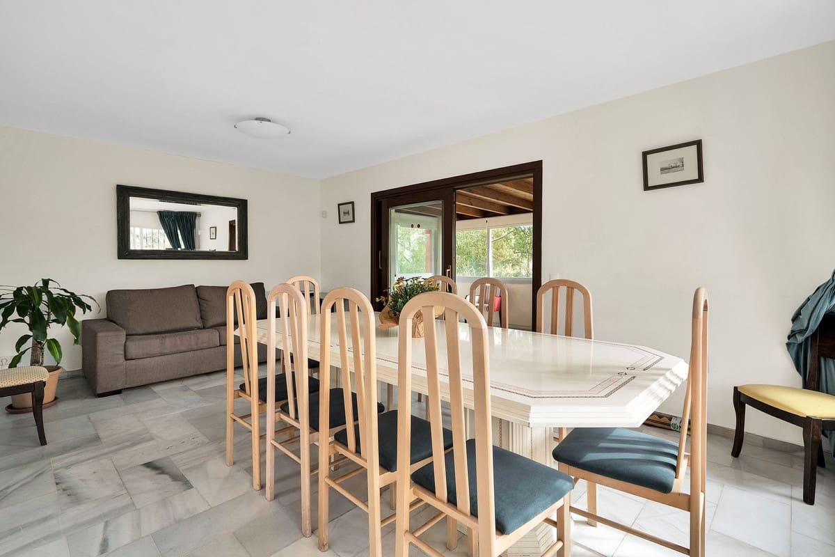 6 bedroom Villa for sale in Elviria with pool garage - € 1,200,000 (Ref: 8596532)