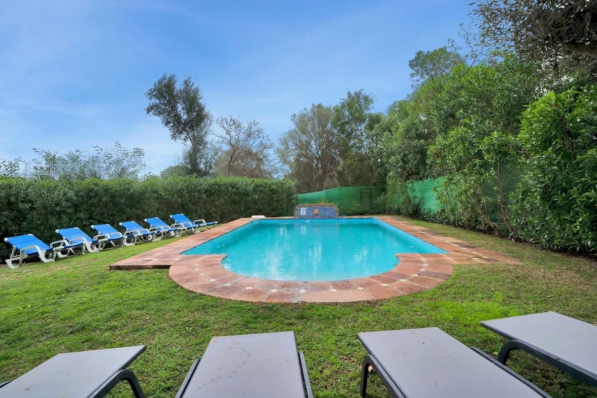 6 bedroom Villa for sale in Elviria with pool garage - € 1,200,000 (Ref: 8596532)