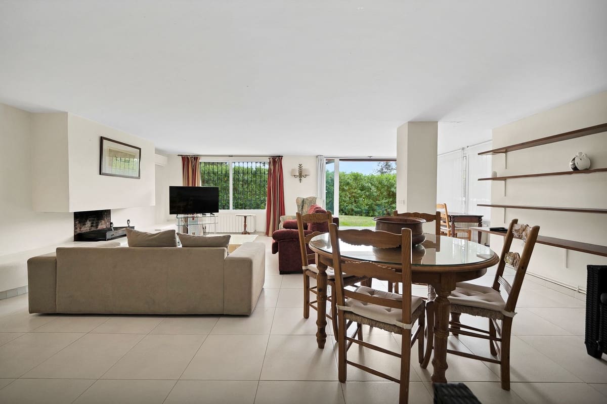 6 bedroom Villa for sale in Elviria with pool garage - € 1,200,000 (Ref: 8596532)