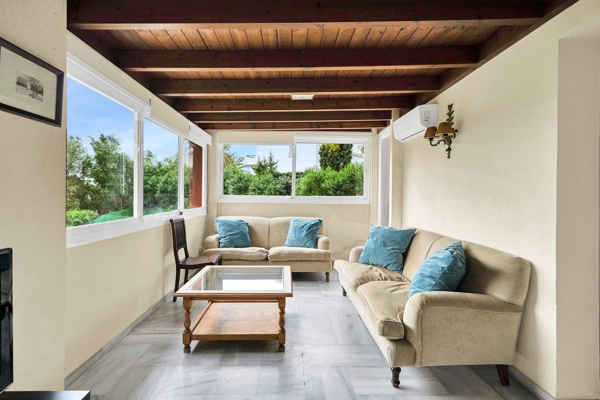 6 bedroom Villa for sale in Elviria with pool garage - € 1,200,000 (Ref: 8596532)