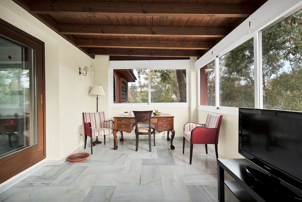 6 bedroom Villa for sale in Elviria with pool garage - € 1,200,000 (Ref: 8596532)