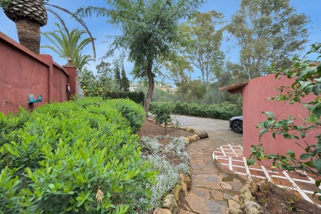 6 soveværelse Villa til salg i Elviria, Marbella med swimmingpool garage - € 1.200.000 (Ref: 8596532)