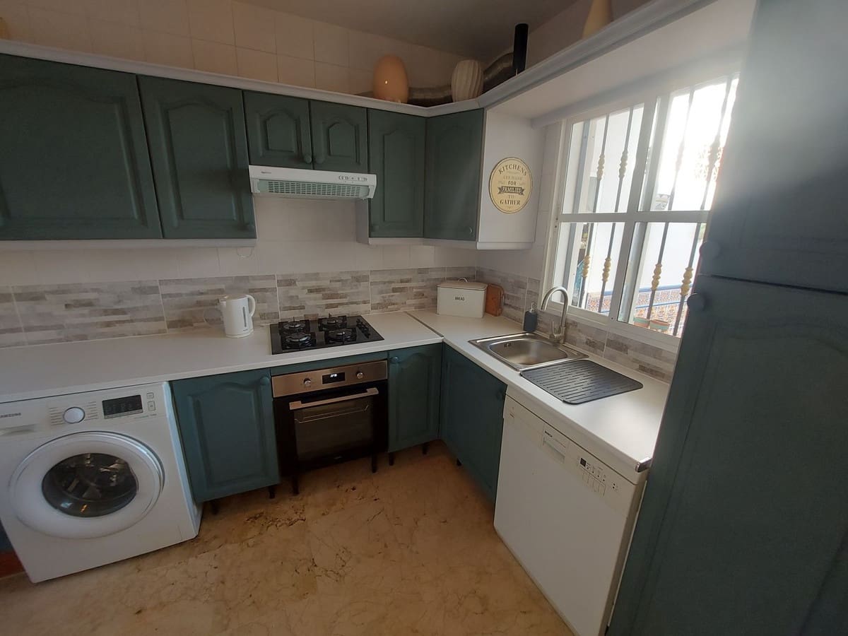 3 soveværelse Villa til salg i La Duquesa / Puerto de la Duquesa med garage - € 469.000 (Ref: 8611627)