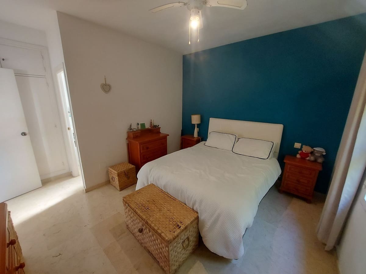 3 soveværelse Villa til salg i La Duquesa / Puerto de la Duquesa med garage - € 469.000 (Ref: 8611627)