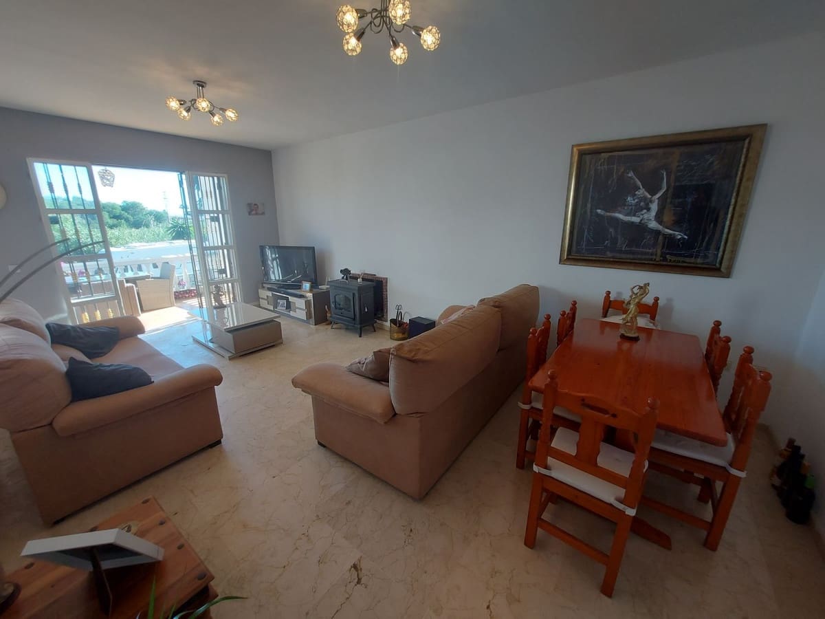 3 soveværelse Villa til salg i La Duquesa / Puerto de la Duquesa med garage - € 469.000 (Ref: 8611627)