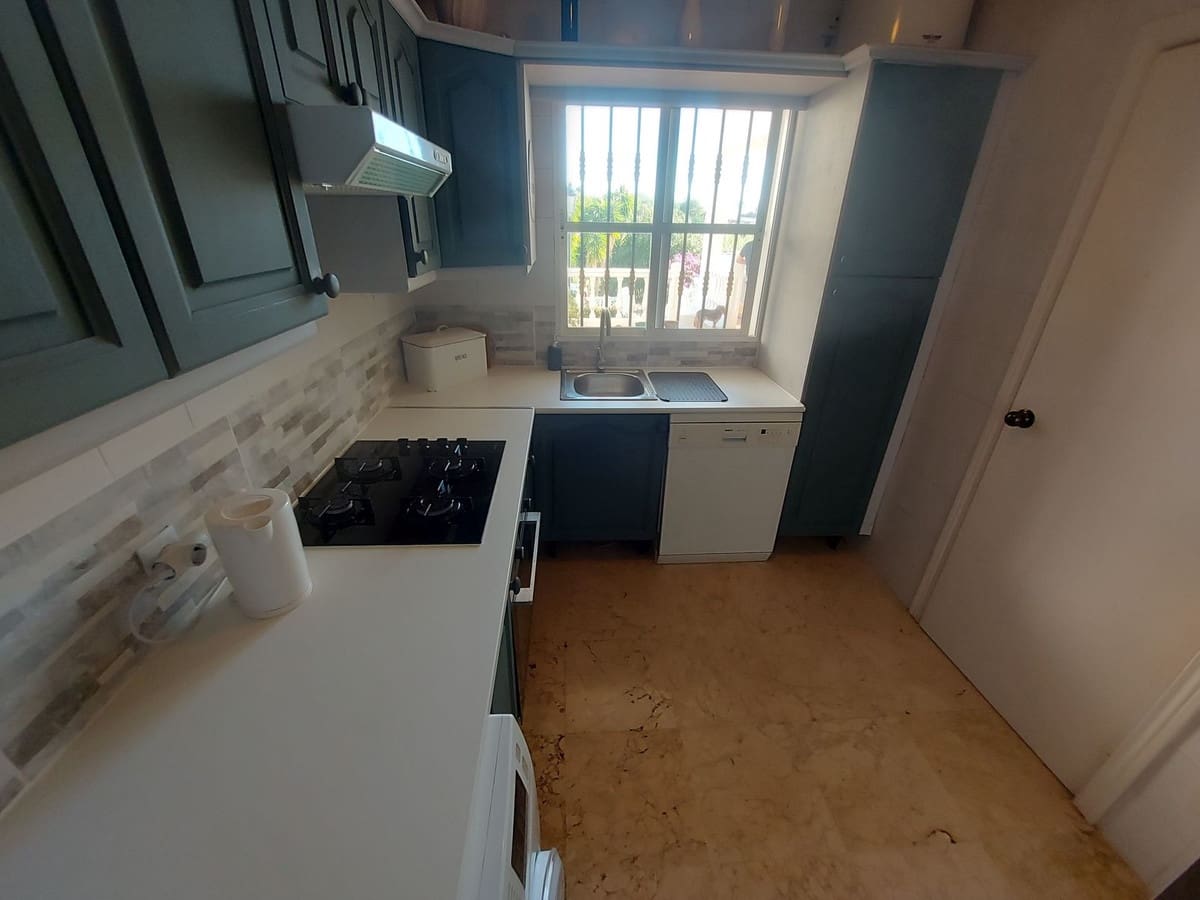 3 soveværelse Villa til salg i La Duquesa / Puerto de la Duquesa med garage - € 469.000 (Ref: 8611627)