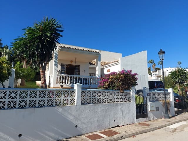 3 soveværelse Villa til salg i La Duquesa / Puerto de la Duquesa, Manilva med garage - € 469.000 (Ref: 8611627)