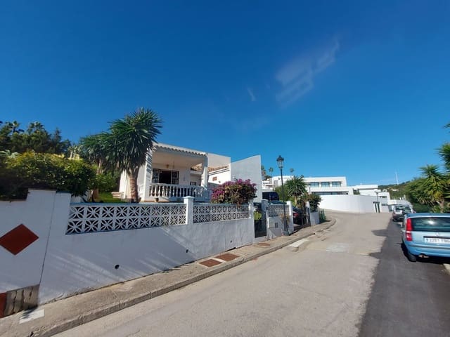 3 soveværelse Villa til salg i La Duquesa / Puerto de la Duquesa, Manilva med garage - € 469.000 (Ref: 8611627)