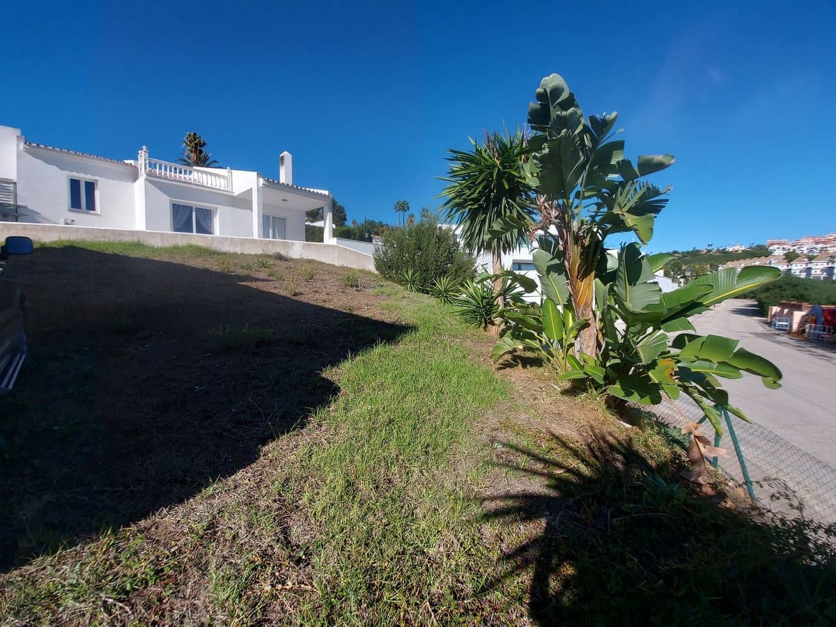 3 soveværelse Villa til salg i La Duquesa / Puerto de la Duquesa med garage - € 469.000 (Ref: 8611627)
