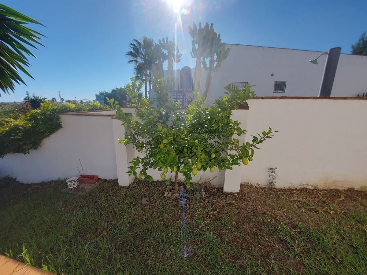 3 soveværelse Villa til salg i La Duquesa / Puerto de la Duquesa med garage - € 469.000 (Ref: 8611627)