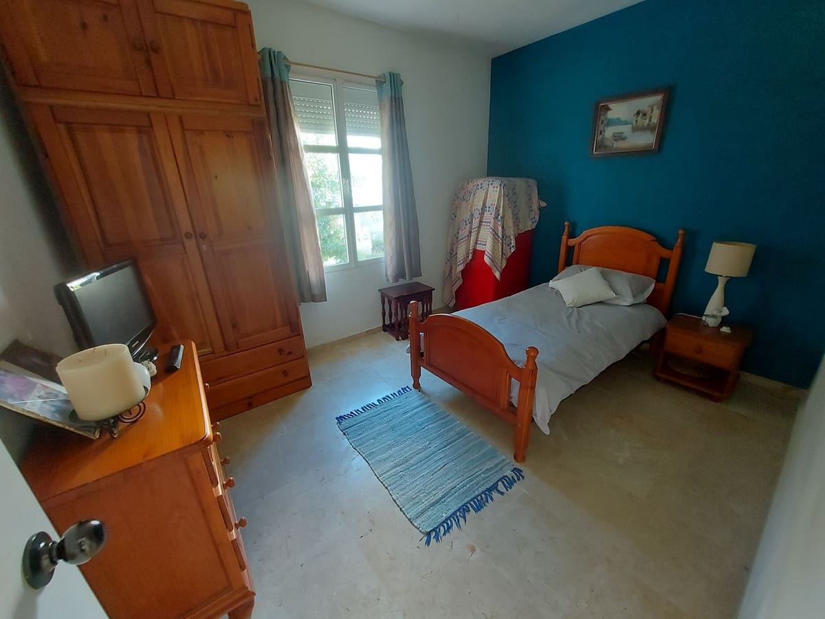 3 soveværelse Villa til salg i La Duquesa / Puerto de la Duquesa med garage - € 469.000 (Ref: 8611627)