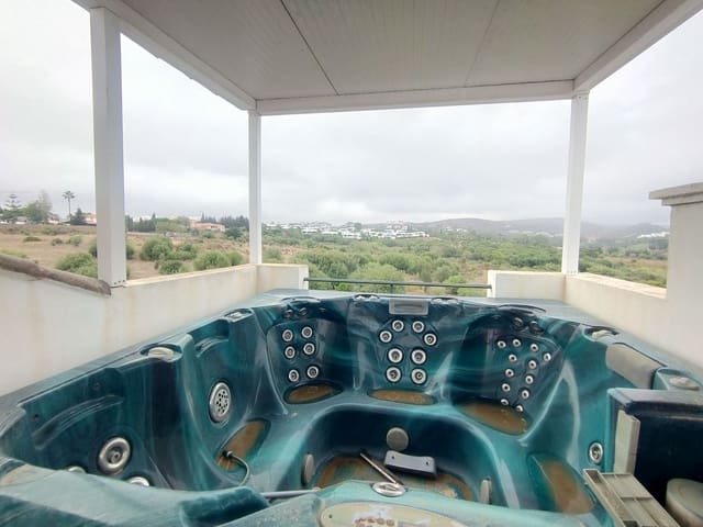 4 quarto Casa em Banda para venda em Cancelada, Estepona com garagem - 600 000 € (Ref: 8616536)