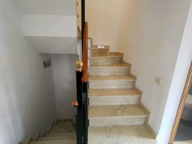 4 quarto Casa em Banda para venda em Cancelada, Estepona com garagem - 600 000 € (Ref: 8616536)