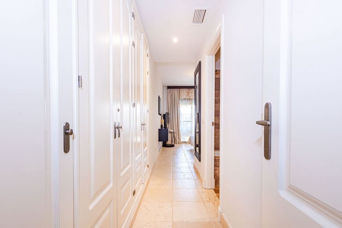 2 soverom Leilighet til salgs i Benahavis med svømmebasseng garasje - € 450 000 (Ref: 8644523)