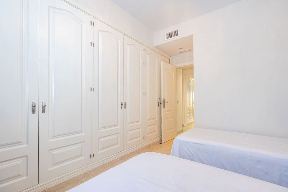 2 soverom Leilighet til salgs i Benahavis med svømmebasseng garasje - € 450 000 (Ref: 8644523)