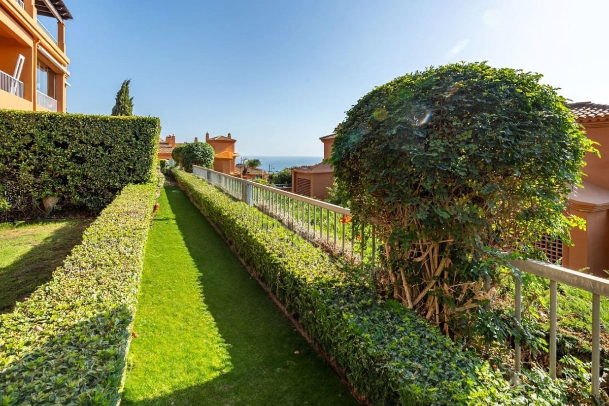 2 soverom Leilighet til salgs i Benahavis med svømmebasseng garasje - € 450 000 (Ref: 8644523)