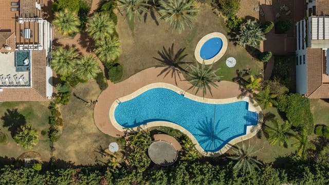 8 quarto Penthouse para venda em Nueva Andalucia, Marbella com piscina garagem - 1 650 000 € (Ref: 8654370)