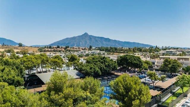 8 quarto Penthouse para venda em Nueva Andalucia, Marbella com piscina garagem - 1 650 000 € (Ref: 8654370)