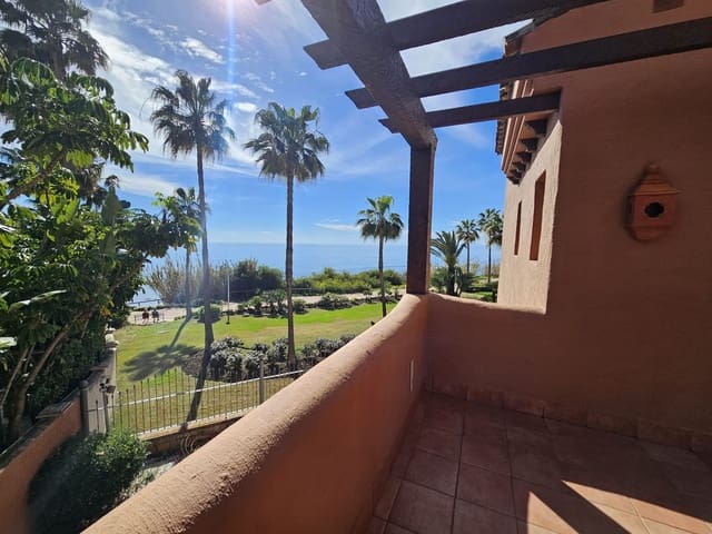 3 quarto Apartamento para venda em Estepona com piscina garagem - 1 700 000 € (Ref: 8659127)