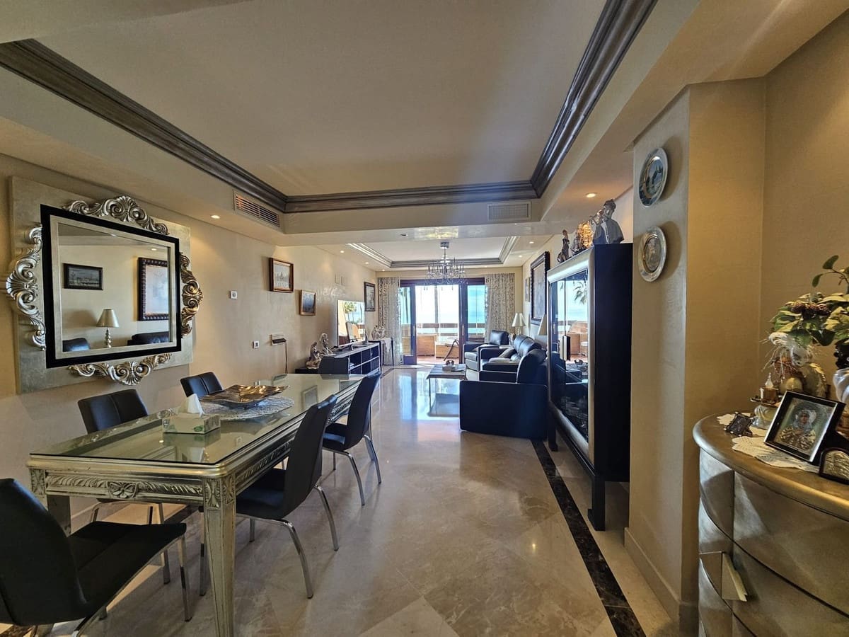 3 quarto Apartamento para venda em Estepona com piscina garagem - 1 700 000 € (Ref: 8659127)