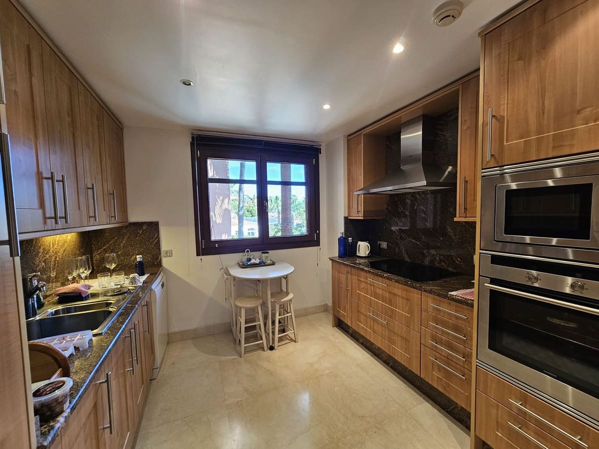 3 quarto Apartamento para venda em Estepona com piscina garagem - 1 700 000 € (Ref: 8659127)