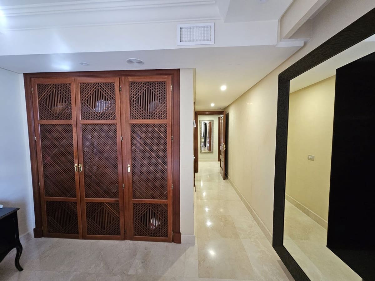 3 quarto Apartamento para venda em Estepona com piscina garagem - 1 700 000 € (Ref: 8659127)