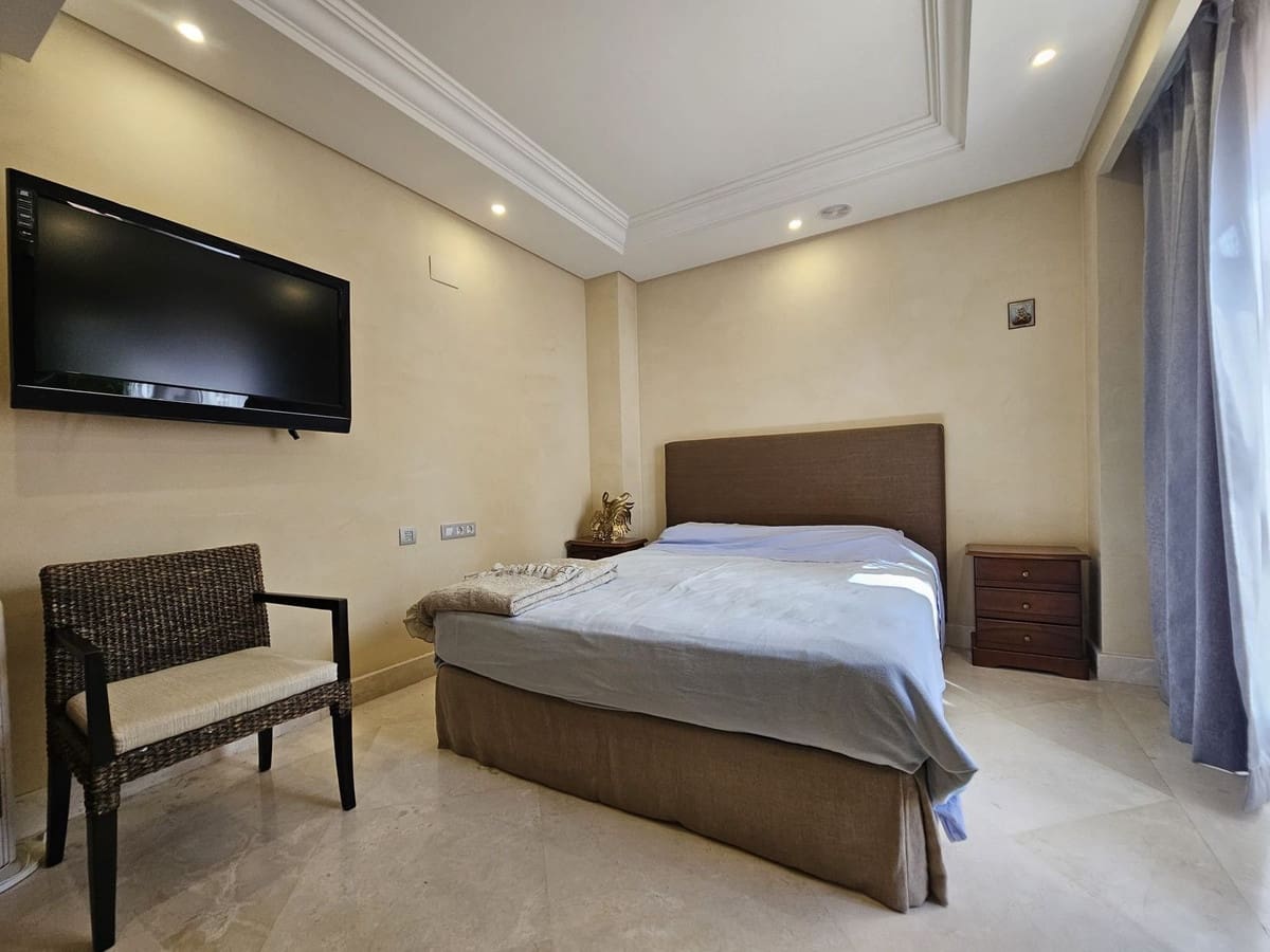 3 quarto Apartamento para venda em Estepona com piscina garagem - 1 700 000 € (Ref: 8659127)