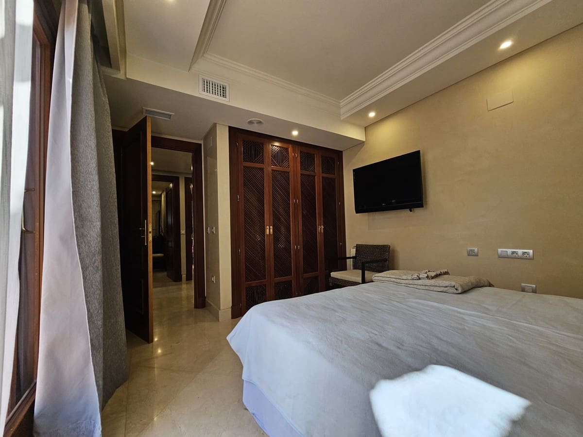 3 quarto Apartamento para venda em Estepona com piscina garagem - 1 700 000 € (Ref: 8659127)