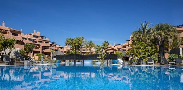 3 quarto Apartamento para venda em Estepona com piscina garagem - 1 700 000 € (Ref: 8659127)