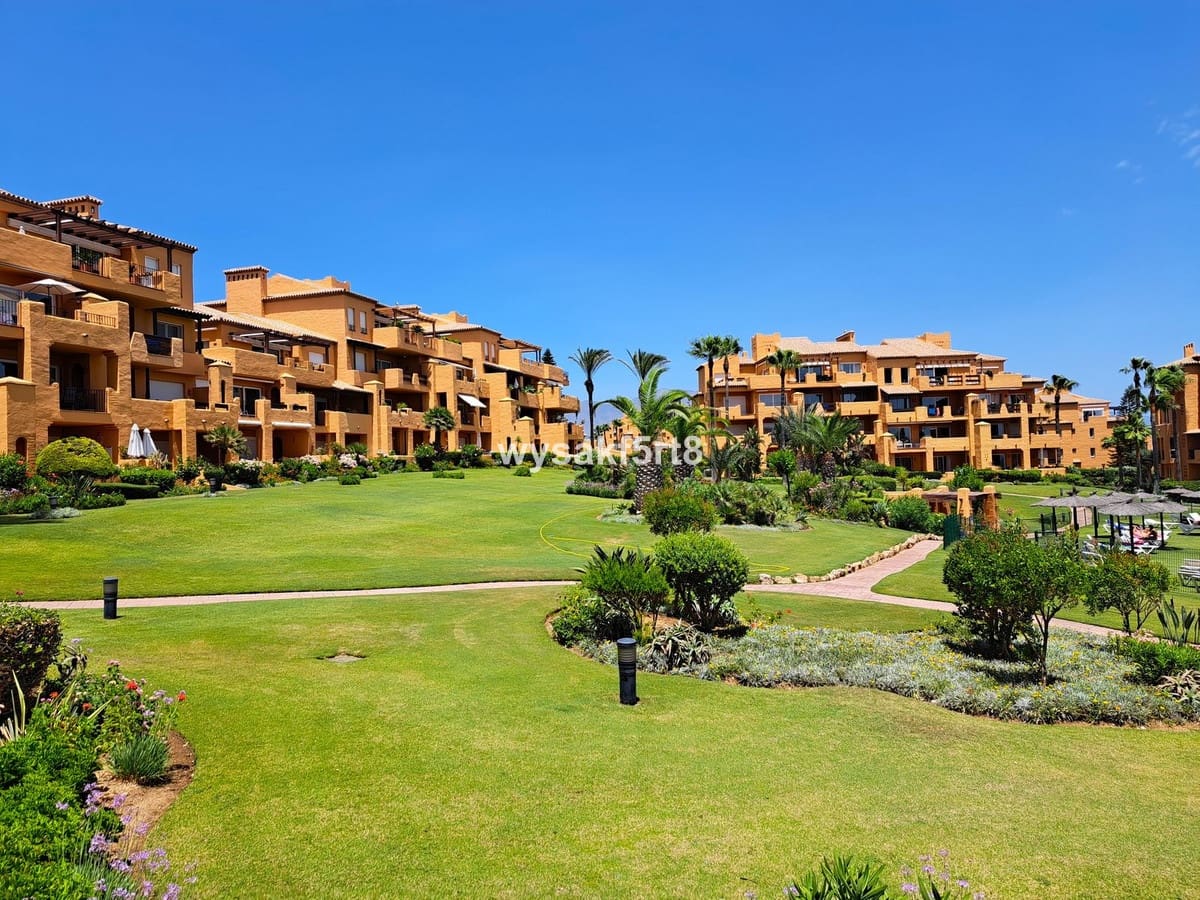 3 soveværelse Lejlighed til salg i La Duquesa / Puerto de la Duquesa med swimmingpool garage - € 639.000 (Ref: 8661972)