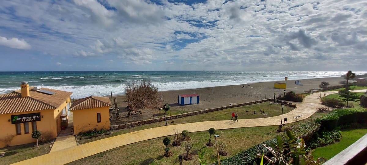 2 bedroom Apartment for sale in La Duquesa / Puerto de la Duquesa with pool garage - € 575,000 (Ref: 8661974)