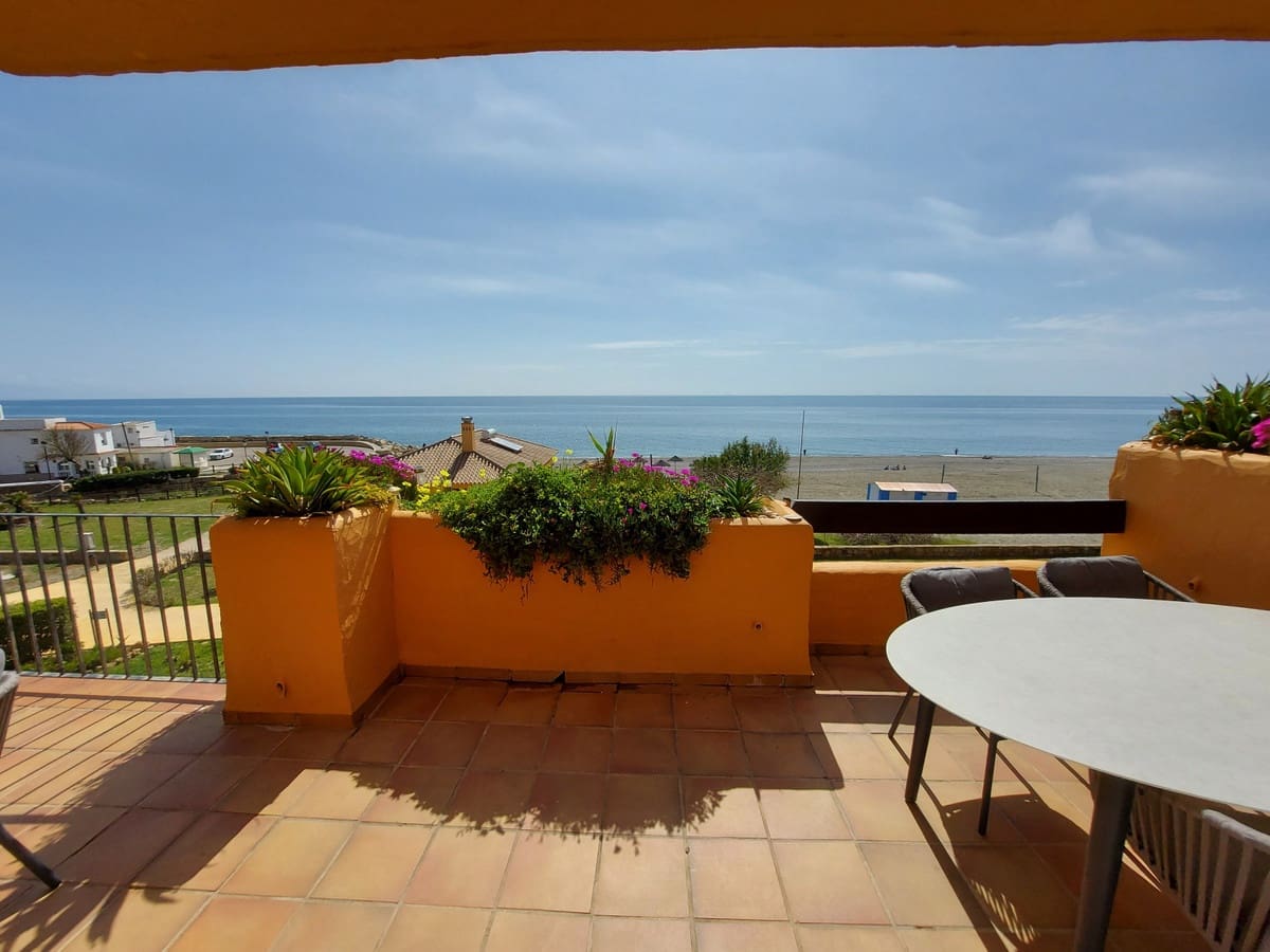 2 bedroom Apartment for sale in La Duquesa / Puerto de la Duquesa with pool garage - € 575,000 (Ref: 8661974)