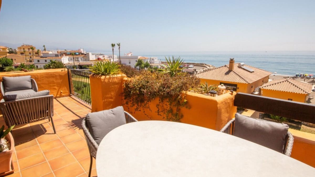2 bedroom Apartment for sale in La Duquesa / Puerto de la Duquesa with pool garage - € 575,000 (Ref: 8661974)