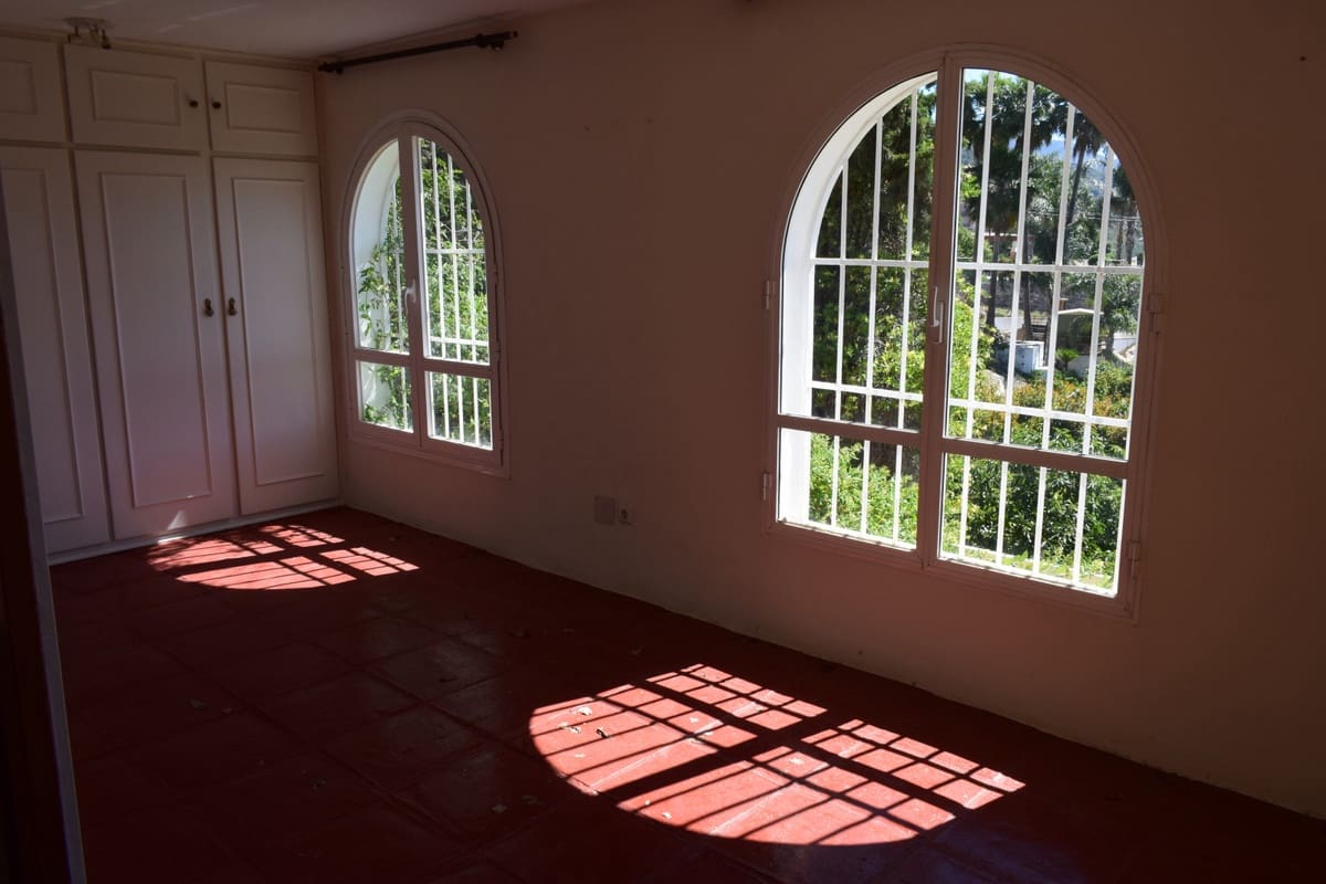 4 soveværelse Villa til salg i Ojen med garage - € 490.000 (Ref: 8690783)