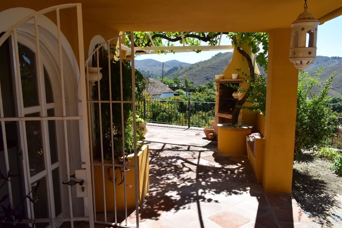 4 soveværelse Villa til salg i Ojen med garage - € 490.000 (Ref: 8690783)