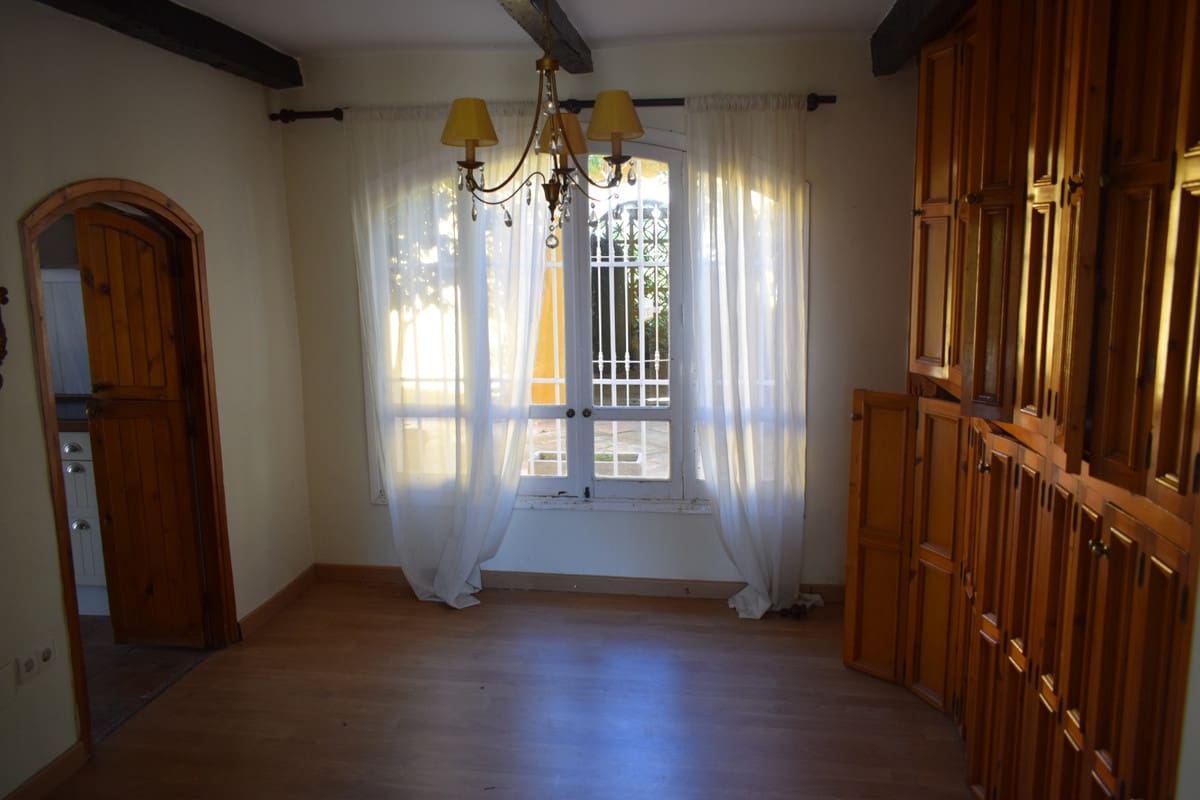 4 soveværelse Villa til salg i Ojen med garage - € 490.000 (Ref: 8690783)