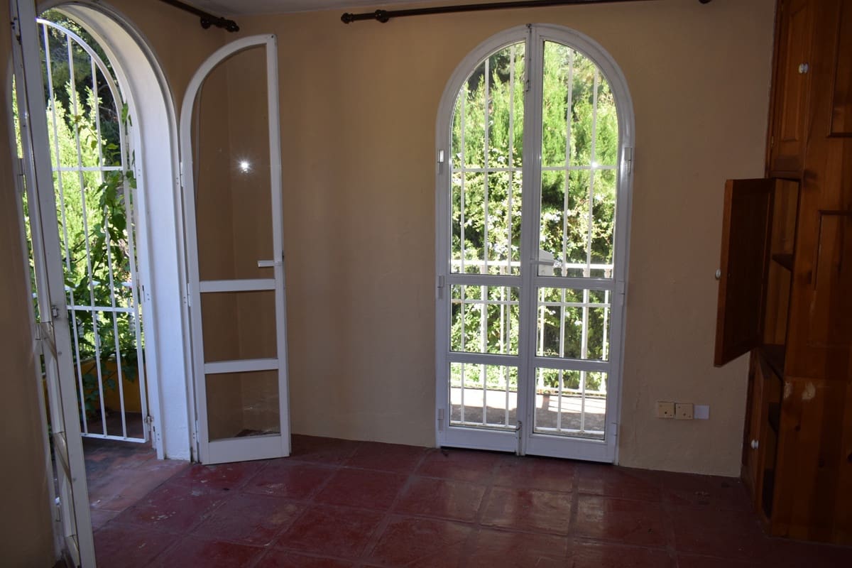 4 soveværelse Villa til salg i Ojen med garage - € 490.000 (Ref: 8690783)