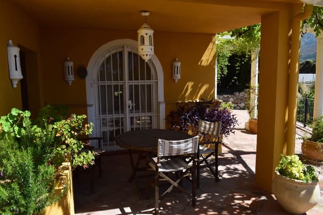 4 soverom Villa til salgs i Ojen med garasje - € 490 000 (Ref: 8690783)