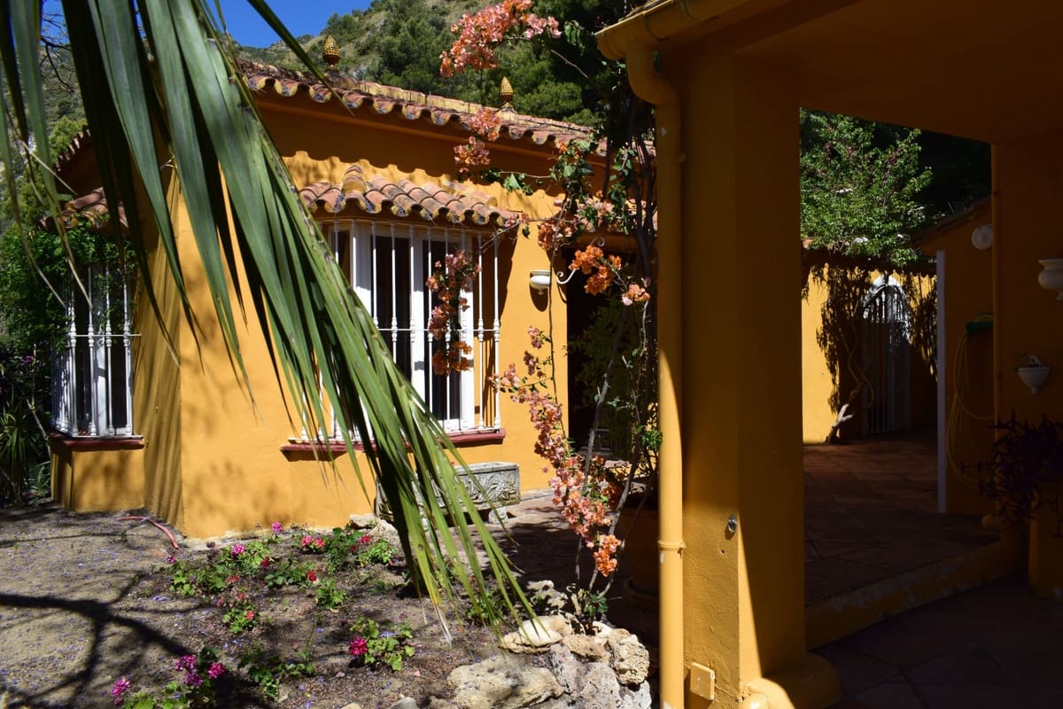 4 soveværelse Villa til salg i Ojen med garage - € 490.000 (Ref: 8690783)