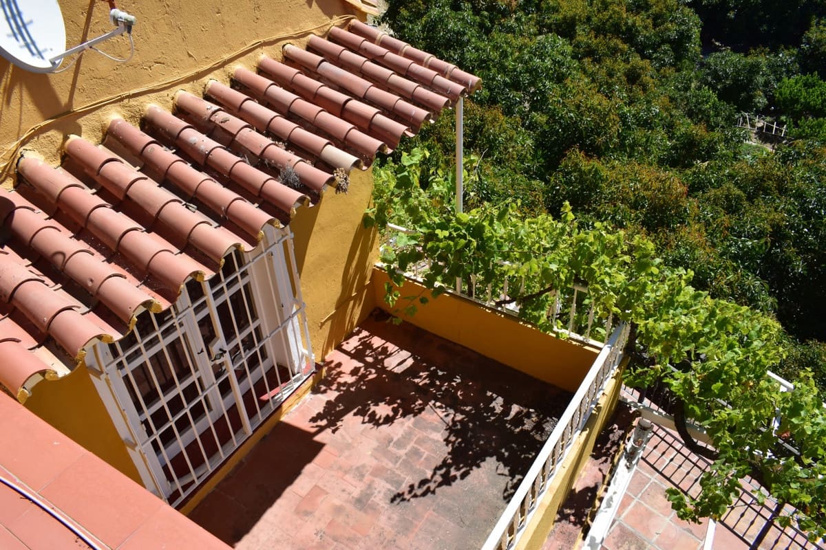 4 soveværelse Villa til salg i Ojen med garage - € 490.000 (Ref: 8690783)