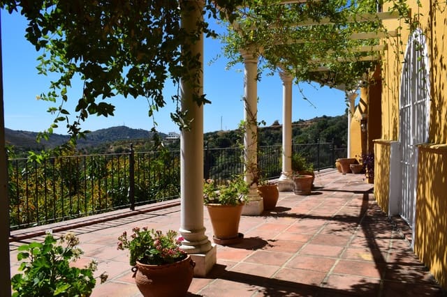 4 soverom Villa til salgs i Ojen med garasje - € 490 000 (Ref: 8690783)