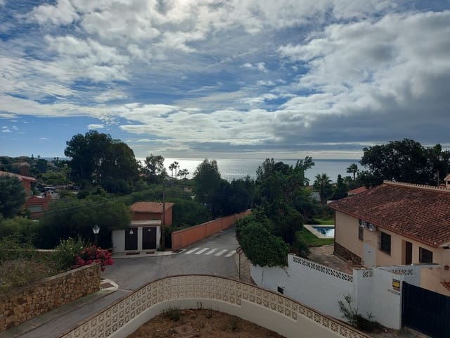 4 soverom Villa til salgs i Manilva med svømmebasseng garasje - € 620 000 (Ref: 8703171)