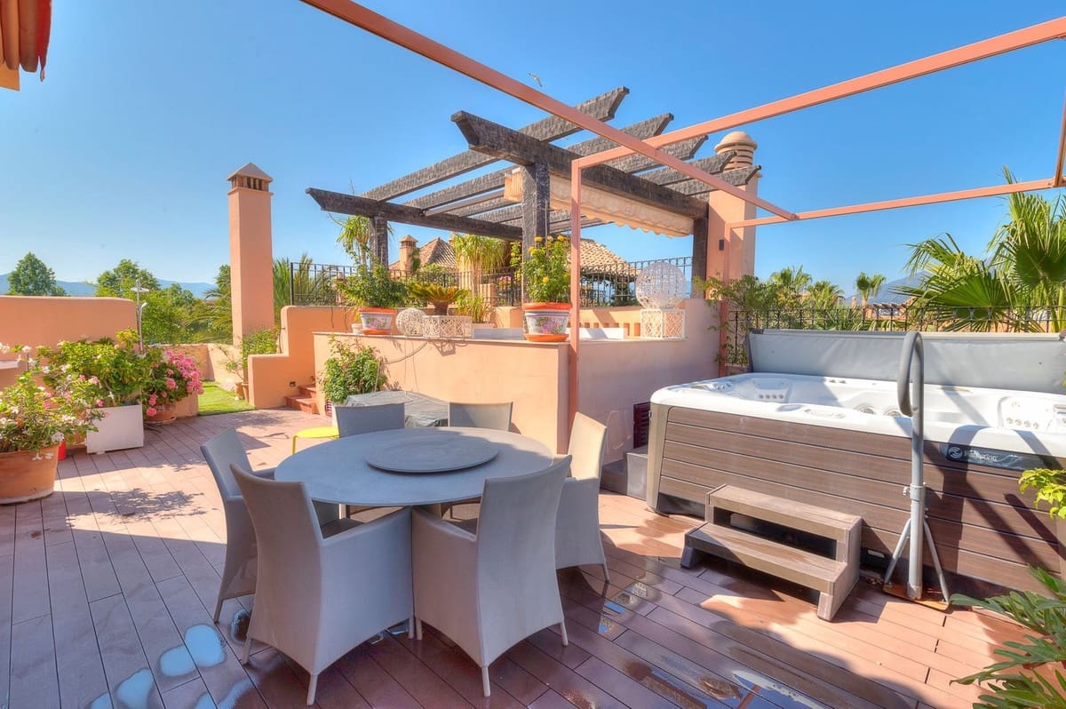 3 sypialnia Penthouse na sprzedaż w San Pedro de Alcantara z basenem garażem - 1 995 000 € (Ref: 8704345)